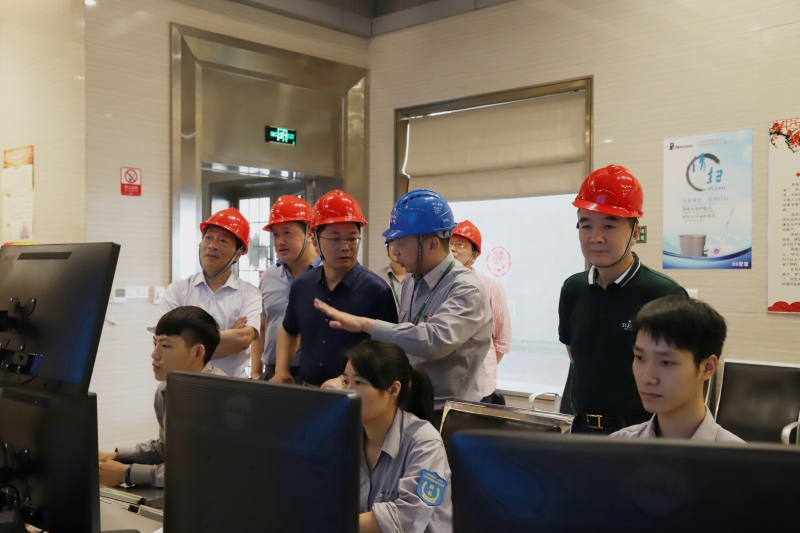 市国资委副主任谢志初检查安全生产工作